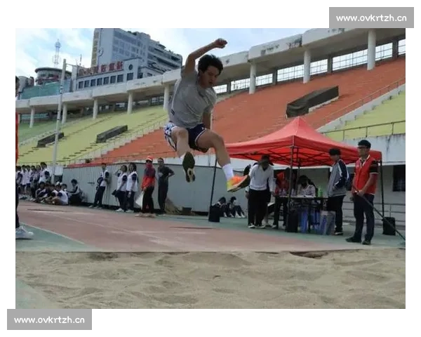 激情碰撞与欢呼共鸣 体育赛事集体观看氛围全景描绘 - 副本 - 副本 (2)